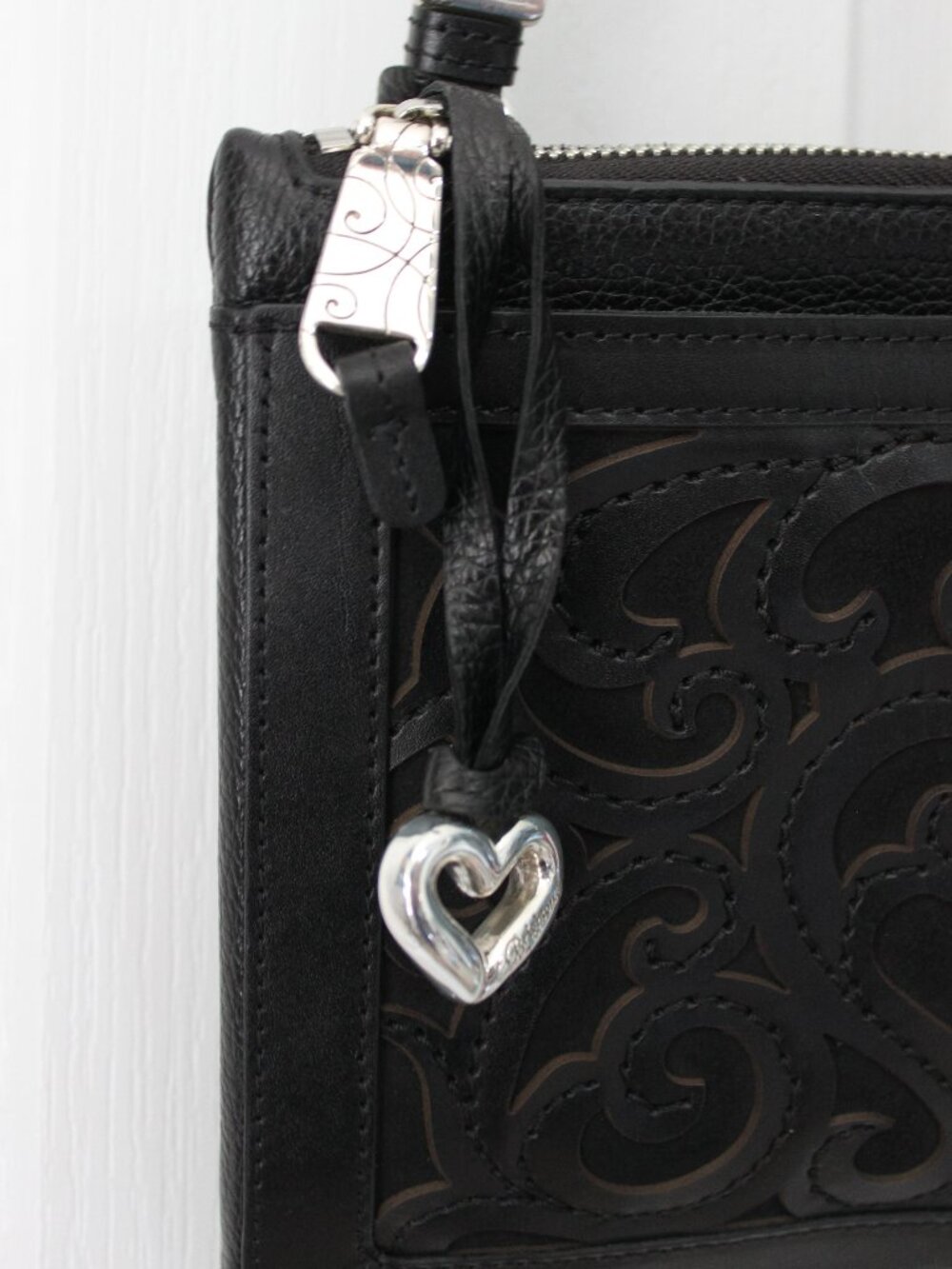 Brighton Justine Black Laser Cut Messenger Bag H92423 - Like New with Box! 🖤